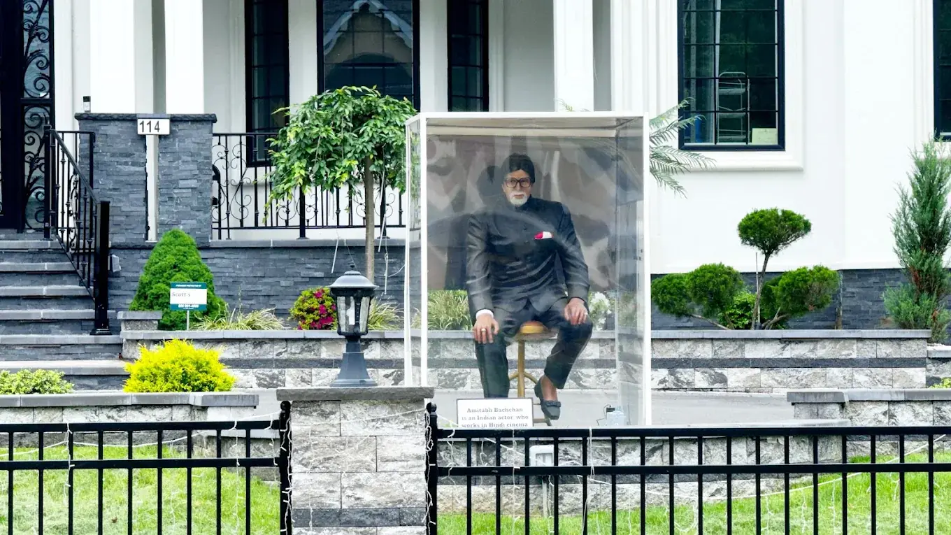 Amitabh Bachchan statue fan tribute in Edison New Jersey